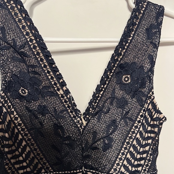 “Just Me” Beautiful Laced Spring Dress. - Picture 5 of 5